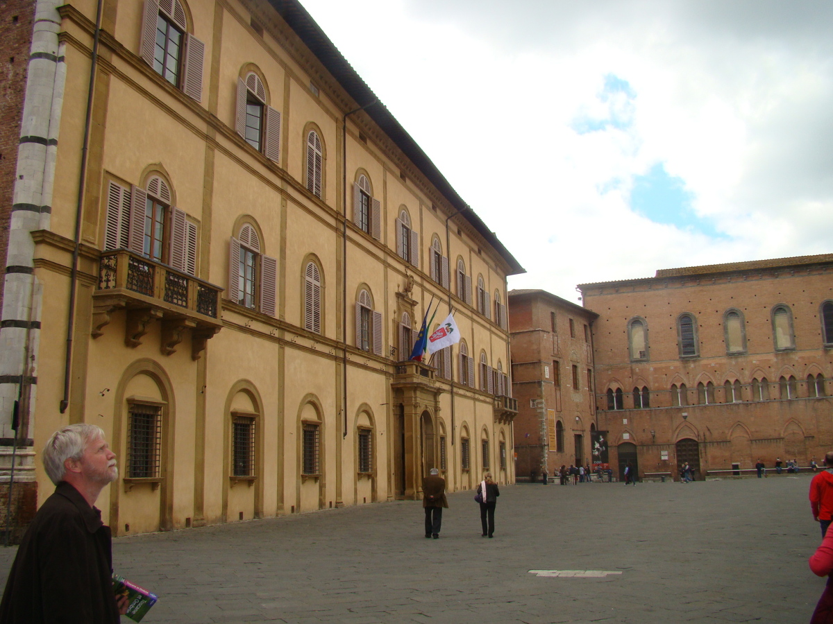 Diapositive 31++Piazza Jacopo della Quierca et Palazzo Reale.jpeg 