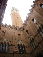 Vignette 34++Cour du Palazzo Pubblico.jpeg 